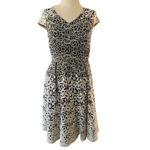 Black and White Cap Sleeves Bodycon Dress Embroidery Pattern Ladies Size 4